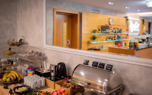 Felicity Garni Hotel