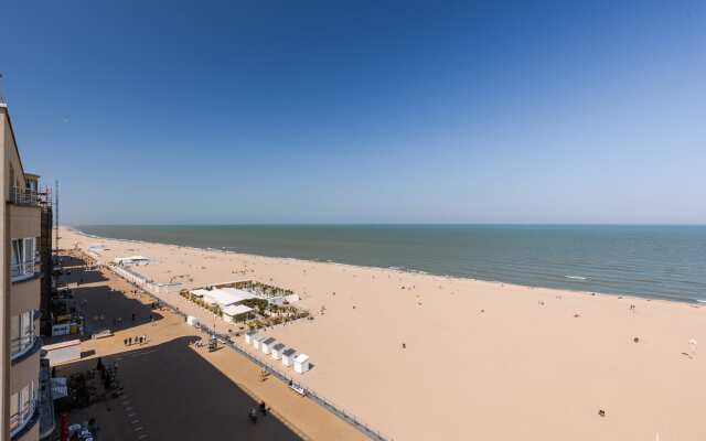 Frontal Seaview Apartment in Ostend