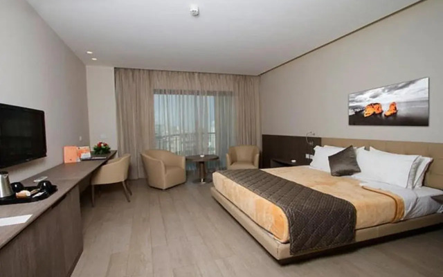 Promenade Hotel