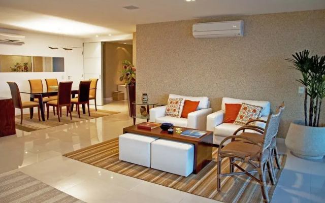 Golden Oasis Living in Rio