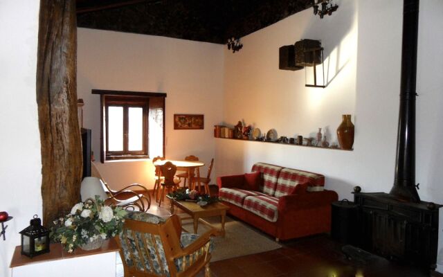 Villa Bonaccorso Casale-splendida Villa Immersa Nella Natura ai Piedi Dell Etna