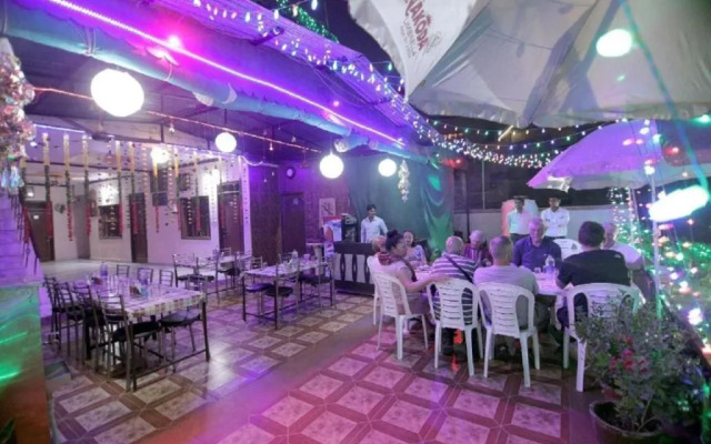 OYO 18641 Hotel Rashmi