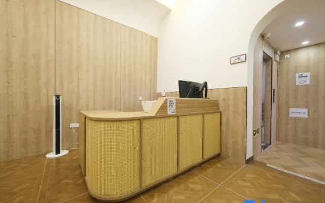 Sky Garden Rooftop Social Hostel | Steps to Bell Tower & Food St (24H & English-Friendly)