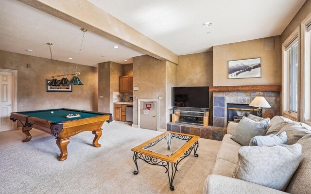 Rounds Retreat 4 Bedroom Home by RedAwning