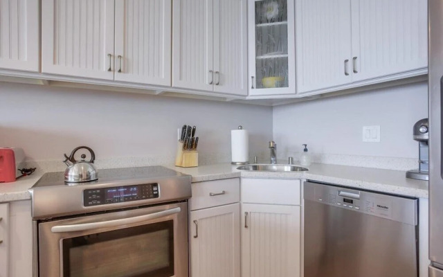 Remodeled Beachfront Condo With Pool and Beach Access Dmst14 by Redawning