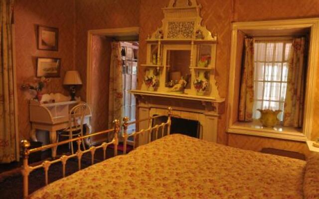 Chapslee Hotel