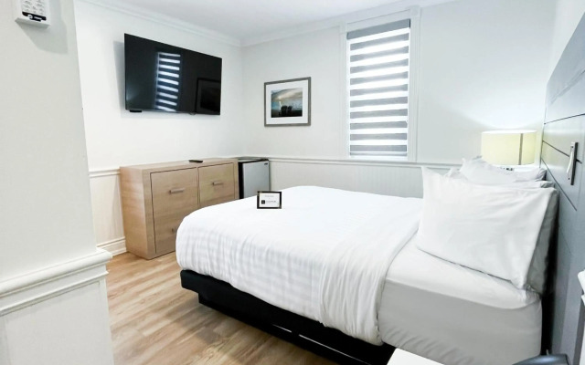 Colonial Hotel & Suites