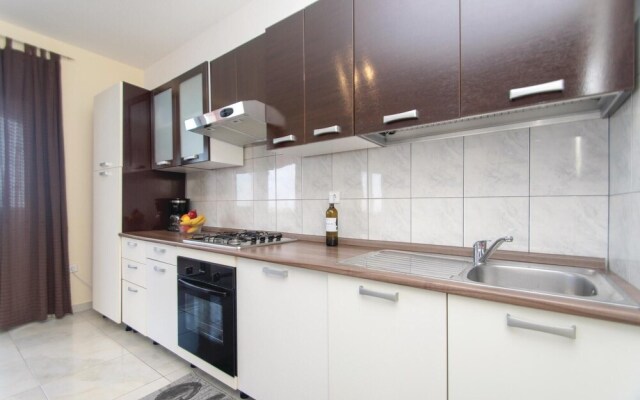 Beautiful Home in Blato With Wifi and 5 Bedrooms