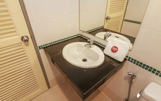 NIDA Rooms Patong Silk House