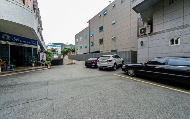 Busan Janglim Blue Moon Hotel
