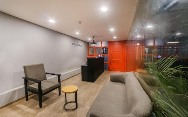 OYO Townhouse 262 Kailash Enclave
