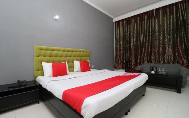 Oyo 30283 Rix'S Hotel And Resort