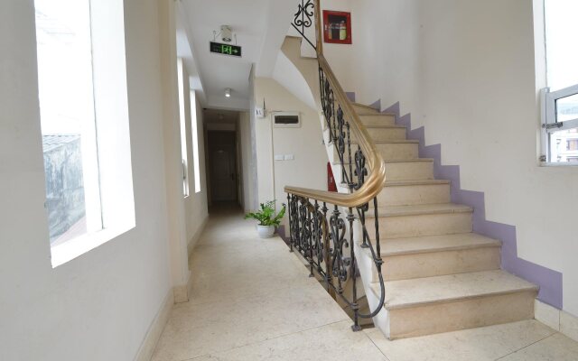B & B Hanoi Hotel & Travel