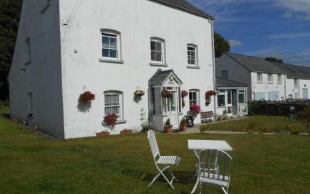 Llansabbath Country Farmhouse B&B