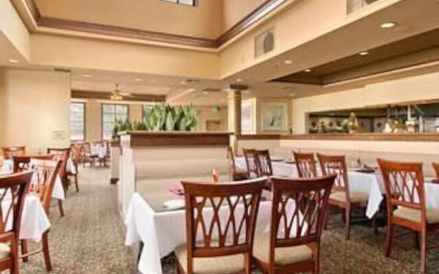 Ramada by Wyndham Hawthorne LAX / LA Stadium
