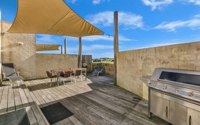 Hearn's Beachside Villa 9