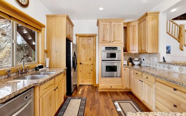 Cozy Lakeview Hideaway #2261