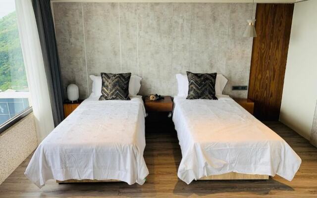 TWO Easy Inn