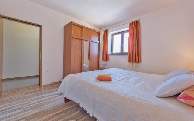 Awesome Home in Divsici With Wifi and 3 Bedrooms