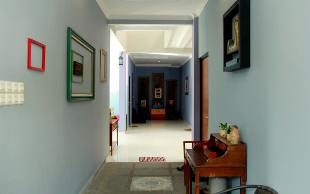 RedDoorz @ Sersan Bajuri atas