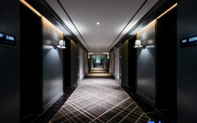 Xana Hotelle (Yichunshi Zhengfu Railway Station)