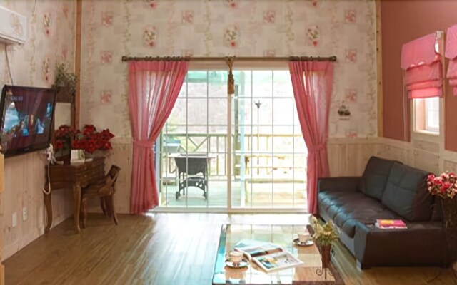 Yangsan Chickweed & Flower Pension