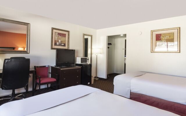 OYO Townhouse Dodge City KS