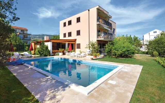 Beautiful Home in Kastel Stafilic With Wifi and 8 Bedrooms