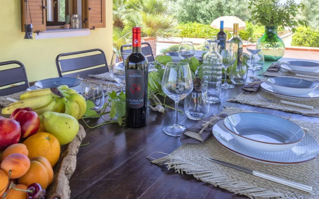 Near Alghero Shardana Guest House in Uri With Swimming Pool