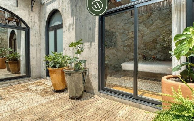 Luxury 3 BR House in Downtown - AC - Peaceful