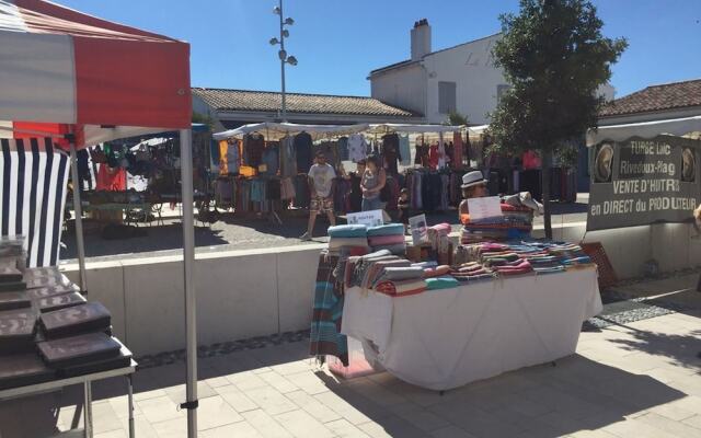 House With 2 Bedrooms in Rivedoux-plage, With Pool Access, Enclosed Ga