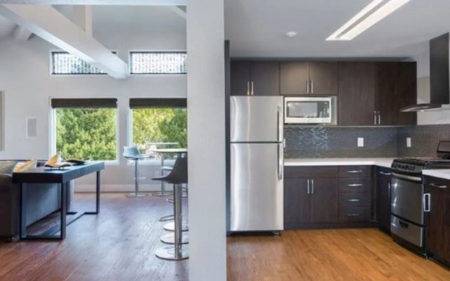 Global Luxury Suites at Stoneridge Mall