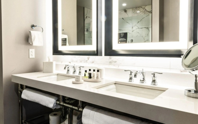 The Foundry Hotel Asheville, Curio Collection by Hilton