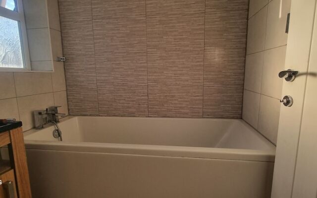 Modern 3bed House in Slough