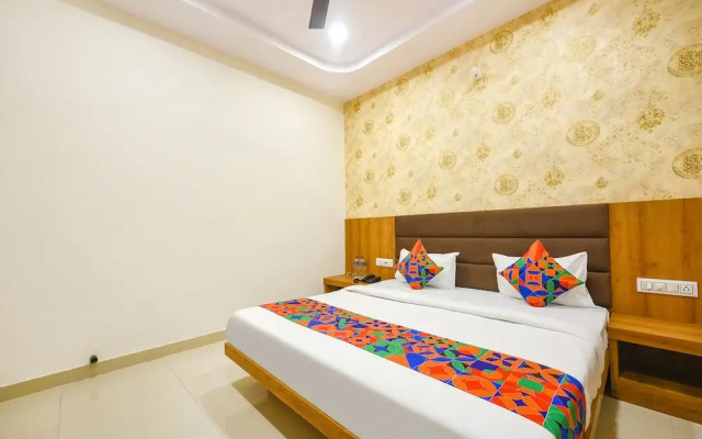 Fabhotel Golden Tree