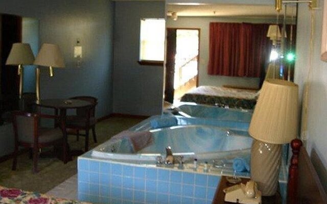 Colonial Inn & Suites