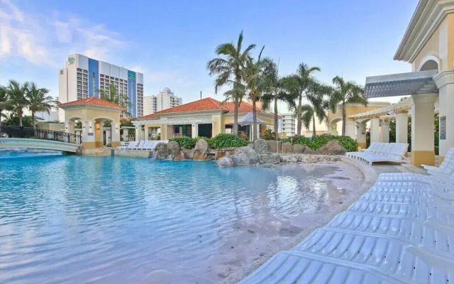 Towers of Chevron - Private Apartments