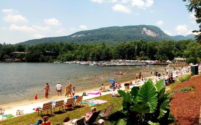 Rumbling Bald Resort