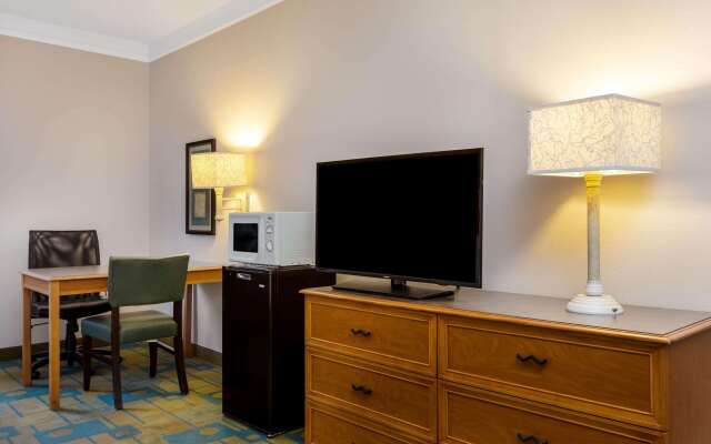 La Quinta Inn & Suites by Wyndham St. Pete-Clearwater Airpt