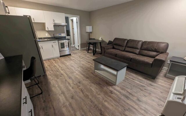 Creston Hotel & Suites