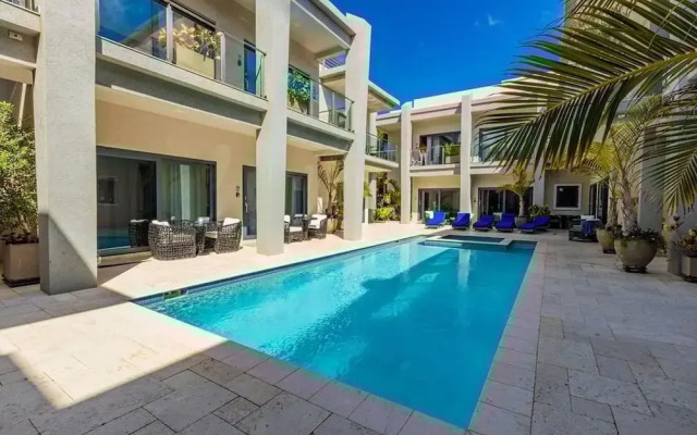 Waykiri Modern Condo 3 Bed 2 Bath Walk to Marriott