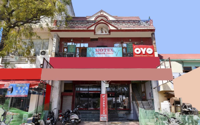 OYO 87525 Hotel Green