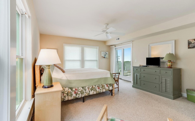 Rodney Avenue 8B