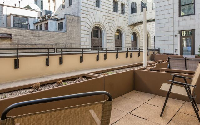1 BR & 2 BR Apt in Central Business District by Frontdesk