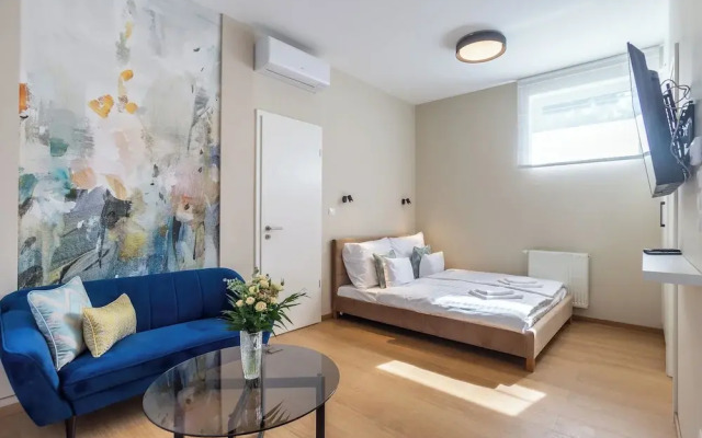 Nemes Apartment The Petite