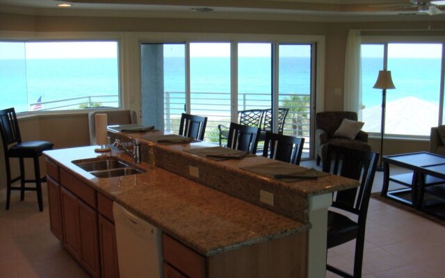 Spacious Englewood House with Deck - On The Beach!