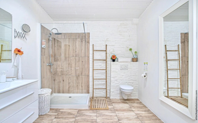 Foyal Suites