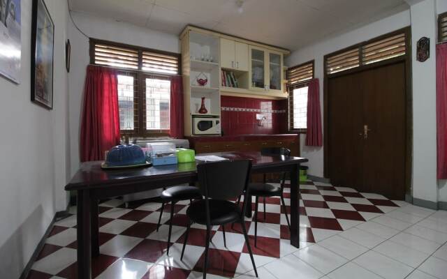RedDoorz @ Jalan Bangka 2