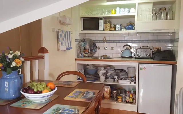 Water Bay Villa Bed and Breakfast