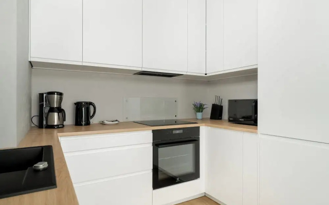 Apartment With Parking by Renters